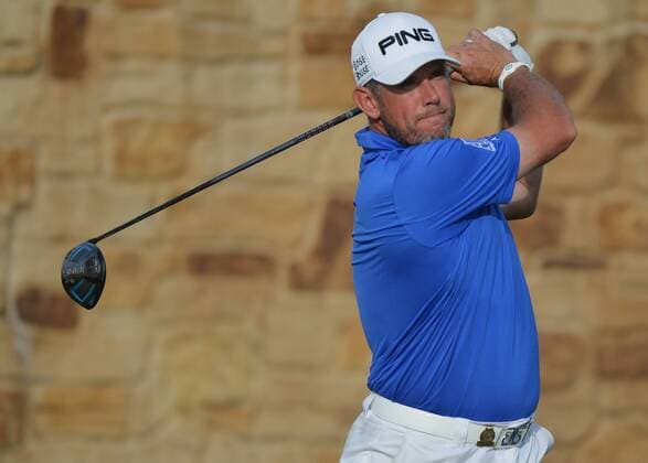 Lee Westwood of England hits a tee sot on the 9th hole in the 3rd round of the U.S. Open at Oakmont Country Club near Pittsburgh, Pennsylvania on June 18, 2016.  OAK20160618912 KEVINxDIETSCH