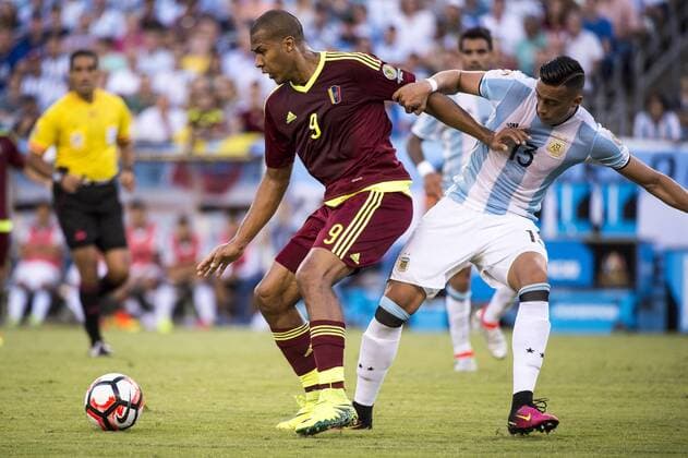June 18, 2016 - Foxborough, Massachusetts, U.S - Venezuela forward JOSE SALOMON RONDON (9) keeps the ball from Argentina defender RAMIRO FUNES MORI (13) during the Copa America Centenario soccer tournament at Gillette Stadium in Foxborough, MA. Soccer 2016 - Copa America Centenario Argentina vs. Venezuela 4-1 - ZUMAs192