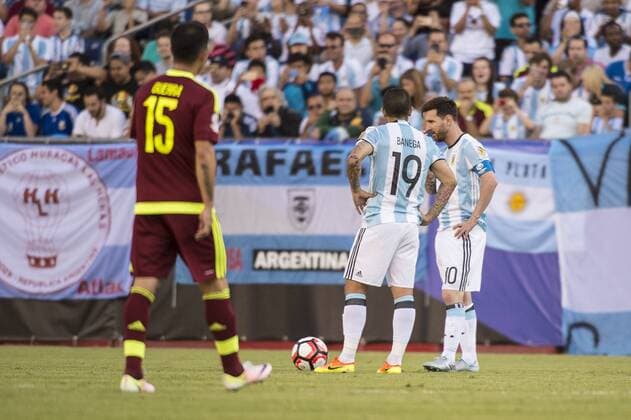 June 18, 2016 - Foxborough, Massachusetts, U.S - Argentina midfielder LIONEL MESSI (10) & Argentina midfielder EVER BANEGA (19) talk about a free kick during the Copa America Centenario soccer tournament at Gillette Stadium in Foxborough, MA. Soccer 2016 - Copa America Centenario Argentina vs. Venezuela 4-1 - ZUMAs192