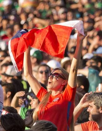 Copa America, Viertelfinale, Mexiko - Chile 0:7 June 18, 2016 - Santa Clara, California, U.S - Chile fan reacts after Chile scores a second goal during their quarterfinal match against Mexico in the Copa America Centenario 2016 football tournament held at Levis Stadium in Santa Clara, California on Saturday June 18, 2016. Chile leads 2-0 at the half. Mexico vs. Chile - ZUMAp124