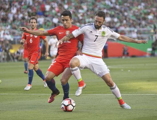 Copa America, Viertelfinale, Mexiko - Chile 0:7 June 18, 2016 - Santa Clara, California, U.S - Miguel Layun 7 of Mexico with the ball during their quarterfinal match against Chile in the Copa America Centenario 2016 football tournament held at Levis Stadium in Santa Clara, California on Saturday June 18, 2016. Chile leads 2-0 at the half. Mexico vs. Chile - ZUMAp124