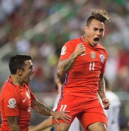 Copa America, Hoffenheims Vargas erzielt gegen Mexiko vier Tore Eduardo Vargas (R) of Chile celebrates scoring during the quarterfinal match against Mexico of 2016 Copa America soccer tournament at the Levi s Stadium in Santa Clara, California, the United States, June 18, 2016. Chile won 7-0. Yang Lei)(wll) (SP)US-SANTA CLARA-SOCCER-COPA AMERICA-QUARTERFINAL-MEX VS CHI YangxLeixC 