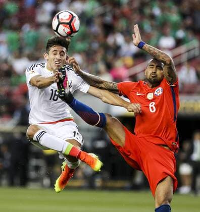 Arturo Vidal (R) of Chile vies with Hector Herrera of Mexico during their quarterfinal match of 2016 Copa America soccer tournament at the Levi s Stadium in Santa Clara, California, the United States, June 18, 2016. Chile won 7-0. )(wll) (SP)US-SANTA CLARA-SOCCER-COPA AMERICA-QUARTERFINAL-MEX VS CHI ZhaoxHanrong 