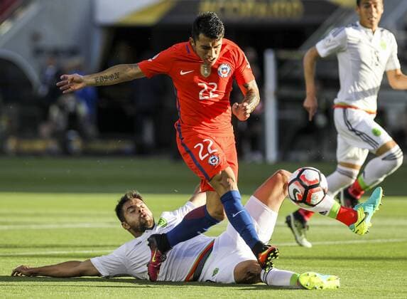 Edson Puch of Chile is tackled by Nestor Araujo of Mexico during their quarterfinal match of 2016 Copa America soccer tournament at the Levi s Stadium in Santa Clara, California, the United States, June 18, 2016. Chile won 7-0. )(wll) (SP)US-SANTA CLARA-SOCCER-COPA AMERICA-QUARTERFINAL-MEX VS CHI ZhaoxHanrong 