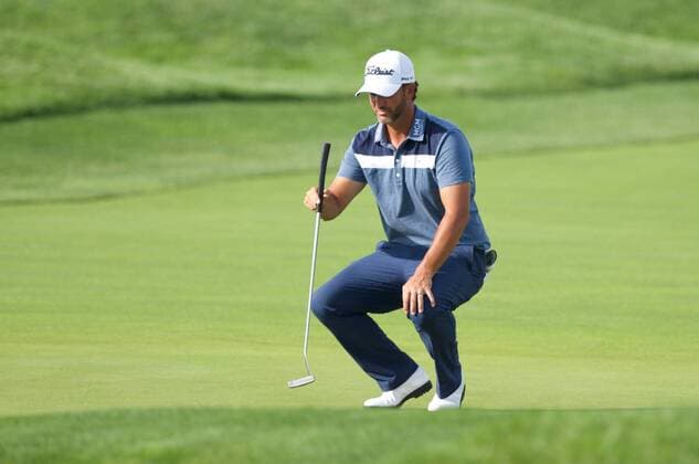June 18, 2016: Scott Piercy lines up his putt on the fourth green during the third round of golf at the US Open at Oakmont Country Club in Pittsburgh, PA. (Photo by Shelley Lipton Icon Sportswire) GOLF: JUN 18 PGA Golf Herren - US Open - Third Round Icon160618063 EDITORIAL USE ONLY