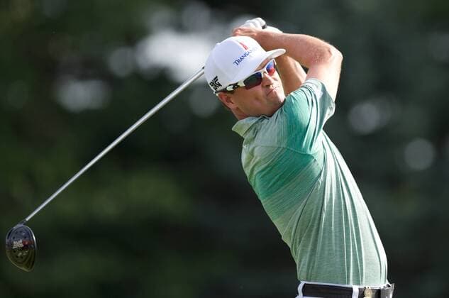 June 18, 2016: Zach Johnson watches his drive from the third tee during the third round of golf at the US Open at Oakmont Country Club in Pittsburgh, PA. (Photo by Shelley Lipton Icon Sportswire) GOLF: JUN 18 PGA Golf Herren - US Open - Third Round Icon160618016 EDITORIAL USE ONLY