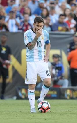 18 June 2016: Argentina forward Lionel Messi (10) lines up for a free kick in the first half of play. Argentina defeated Venezuela 4-1 in the semi-final match in the 2016 Copa America Centenario at Gillette Stadium in Foxborough, Massachusetts. (Photograph by Corey Silvia Icon Sportswire) SOCCER: JUN 18 Copa America Centenario - Quarterfinal - Argentina v Venezuela Icon0618160014 EDITORIAL USE ONLY