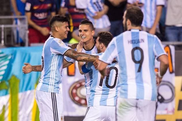 18 June 2016: Argentina forward Erik Lamela (18) celebrate his goal to make the score 4-1 in the second half during the Copa America Centenario quarterfinal match between the Argentina and Venezuela played at Gillette Stadium in Foxborough, MA. (Photo by Dennis Schneidler Icon Sportswire) SOCCER: JUN 18 Copa America Centenario - Quarterfinal - Argentina v Venezuela Icon0618160800 EDITORIAL USE ONLY