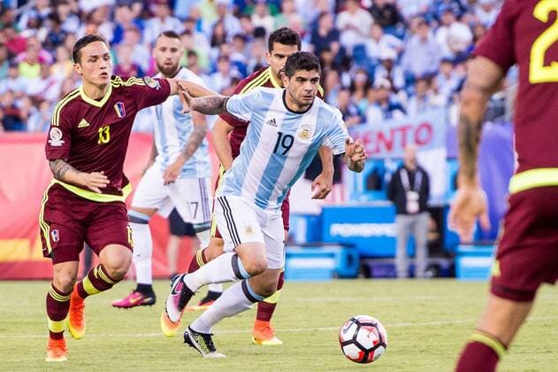 18 June 2016: Argentina midfielder Ever Banega (19) brings the ball up and is defended by Argentina defender Ramiro Funes Mori (13) in the second half during the Copa America Centenario quarterfinal match between the Argentina and Venezuela played at Gillette Stadium in Foxborough, MA. (Photo by Dennis Schneidler Icon Sportswire) SOCCER: JUN 18 Copa America Centenario - Quarterfinal - Argentina v Venezuela Icon0618160354 EDITORIAL USE ONLY