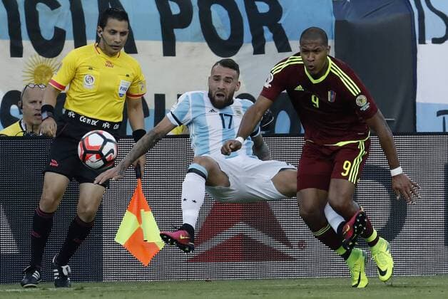 18 June 2016: Venezuela forward Salomon Rondon (9) pushes Argentina defender Nicolas Otamendi (17) from the ball. Argentina defeated Venezuela 4-1 in the quarterfinal of the 2016 Copa America Centenario at Gillette Stadium in Foxborough, Massachusetts. (Photograph by Fred Kfoury III Icon Sportswire) SOCCER: JUN 18 Copa America Centenario - Quarterfinal - Argentina v Venezuela Icon482160618016 EDITORIAL USE ONLY