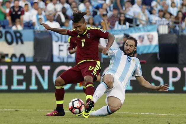 18 June 2016: Argentina forward Gonzalo Higuain (9) slides in on Venezuela forward Josef Martinez (17). Argentina defeated Venezuela 4-1 in the quarterfinal of the 2016 Copa America Centenario at Gillette Stadium in Foxborough, Massachusetts. (Photograph by Fred Kfoury III Icon Sportswire) SOCCER: JUN 18 Copa America Centenario - Quarterfinal - Argentina v Venezuela Icon482160618004 EDITORIAL USE ONLY