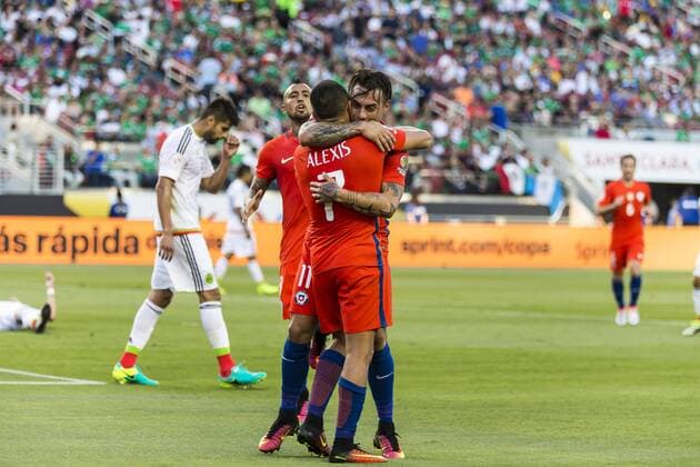 June 18, 2016: Chile celebrate Chile forward Eduardo Vargas (11) s goal during the first half of the Copa Centenario quarter final match between Mexico and Chile held at Levi s Stadium in Santa Clara CA. Final score MEX- 0, CHI- 7.(Photo by Allan Hamilton ICON Sportswire) SOCCER: JUN 18 Copa America Centenario - Quarterfinal - Mexico v Chile Icon16061829 EDITORIAL USE ONLY