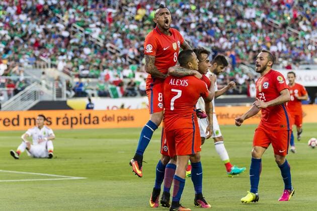 June 18, 2016: Chile celebrate Chile forward Eduardo Vargas (11) s goal during the first half of the Copa Centenario quarter final match between Mexico and Chile held at Levi s Stadium in Santa Clara CA. Final score MEX- 0, CHI- 7.(Photo by Allan Hamilton ICON Sportswire) SOCCER: JUN 18 Copa America Centenario - Quarterfinal - Mexico v Chile Icon16061830 EDITORIAL USE ONLY