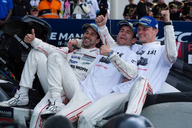 Bilder des Tages - SPORT 19.06.2016. Le Mans Circuit, Le Mans, France. Le Mans 24 Hours Race. Winning drivers Romain Dumas, Marc Lieb and Neel Jani. xTimxWilliamsx  ActionPlus11751907