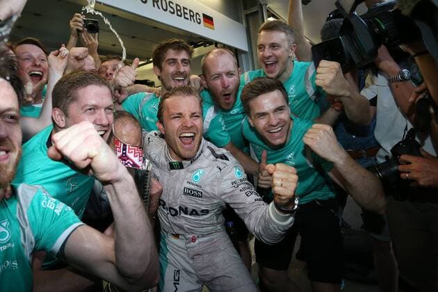 Formel 1, Rosberg feiert Sieg beim GP Baku mit dem Team 6 Nico Rosberg (GER, Mercedes AMG Petronas Formula One Team), xHOCHxZWEIx