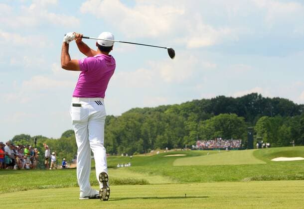 Jason Day of Australia tees off on the 3rd hole in the final round at the U.S. Open at Oakmont Country Club near Pittsburgh, Pennsylvania on June 19, 2016.  OAK20160619903 PATxBENIC