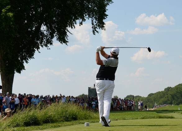 Shane Lowry of England tees off on the 3rd hole in the final round at the U.S. Open at Oakmont Country Club near Pittsburgh, Pennsylvania on June 19, 2016.  OAK20160619909 PATxBENIC