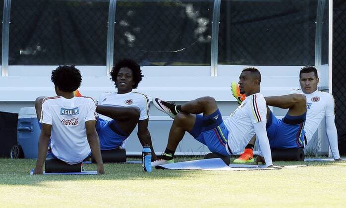 Colombia national soccer team players Juan Guillermo Cuadrado (L), Carlos Sánchez (2L), Farid Díaz (2R) and Jeison Murillo (R) during a training session in Chicago, Illinois, US, 19 June 2016, prior of next 22 June semifinal of the Copa America against Chile. TRAINING SESSION OF COLOMBIA !ACHTUNG: NUR REDAKTIONELLE NUTZUNG!  CHI200 20160620-636019877138634946