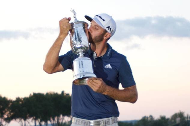 June 19, 2016: Dustin Johnson celebrates with the winner s trophy after winning the US Open at Oakmont Country Club in Pittsburgh, PA. (Photo by Shelley Lipton Icon Sportswire) GOLF: JUN 19 PGA Golf Herren - US Open - Final Round Icon160619001003 EDITORIAL USE ONLY