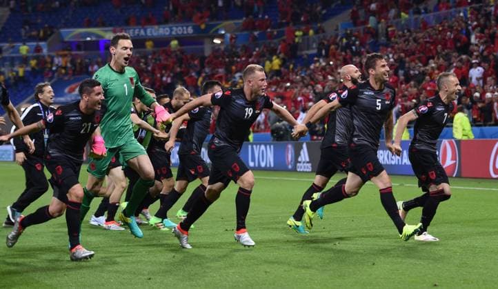 Themen der Woche - Sport LYON, Players of Albania celebrate victory after the Euro 2016 group A soccer match between Romania and Albania in Lyon, France, June 19, 2016. Albania won 1-0. ) (SP)FRANCE-LYON-SOCCER-EURO 2016-GROUP A-ROMANIA VS ALBANIA TaoxXiyi 
