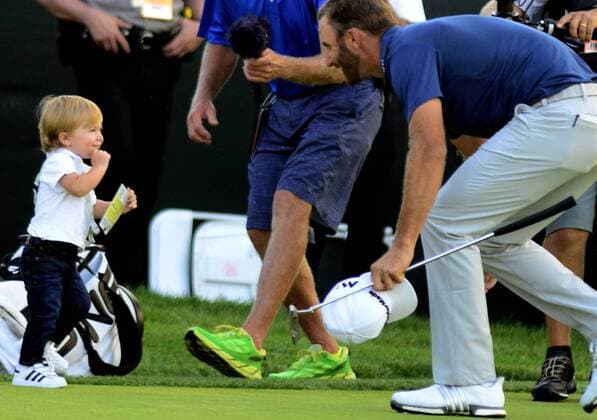 Dustin Johnson celebrates with son Tatum on the 18th green after making a birdie putt and winning his first major championship in the final round at the U.S. Open at Oakmont Country Club near Pittsburgh, Pennsylvania on June 19, 2016.  OAK20160619325 ARCHIExCARPENTER