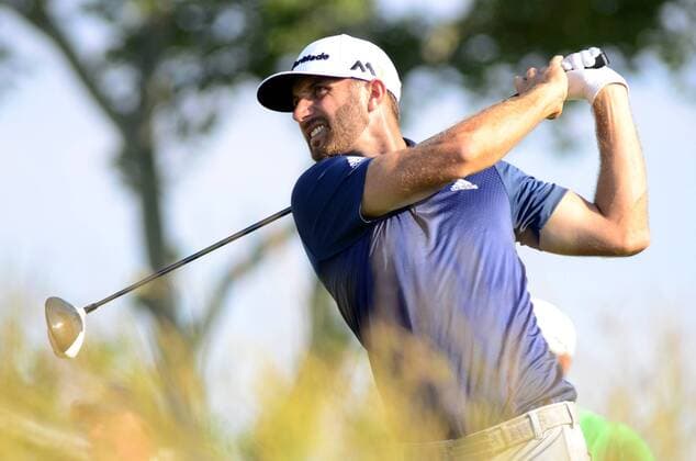 Dustin Johnson drives his tee shot at the 12th hole of the final round of the U.S. Open golf championship at Oakmont Country Club near Pittsburgh, on June 19, 2016. Dustin Johnson goes on to win the tournament with 5 strokes under par.  OAK20160619335 ARCHIExCARPENTER