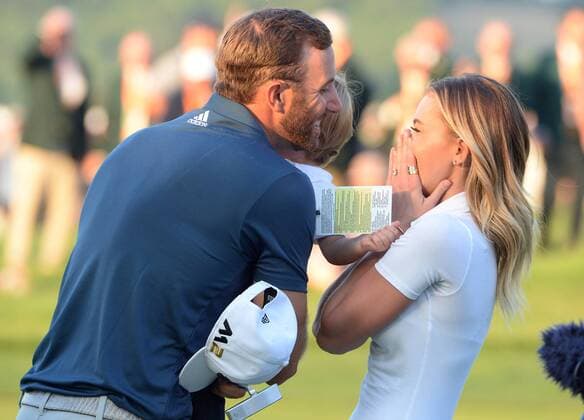 Dustin Johnson celebrates with Paulina Gretzky and son Tatum on the 18th green after making a birdie putt and winning his first major championship in the final round at the U.S. Open at Oakmont Country Club near Pittsburgh, Pennsylvania on June 19, 2016. Johnson won with a score of 5 under par.  OAK20160619871 PATxBENIC