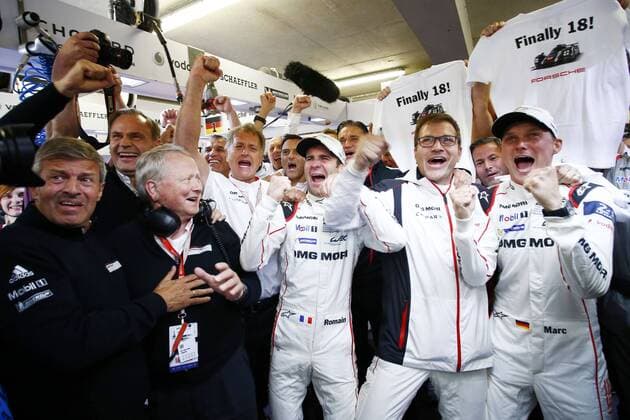 Fritz Enzinger (Leiter LMP1), Dr. Wolfgang Porsche (Aufsichtsratsvorsitzender der Porsche AG), Detlef von Platen (Vorstand Vertrieb und Marketing), Porsche Team: Romain Dumas, Andreas Seidl (Teamchef Porsche Team), Porsche Team: Marc Lieb (l-r) Porsche 919 Hybrid, 24 Hours of Le Mans 2016 xPorschex xJuergenxTapx