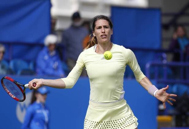 Bilder des Tages - SPORT 20.06.2016 Eastbourne, England. Aegon WTA Tennis Damen International Eastbourne Tennis Tournament. Action between Andrea Petkovic (GER) and Saisai Zheng (CHN) in their 1st round match at Devonshire Park. xHongboxChenx  ActionPlus11752350