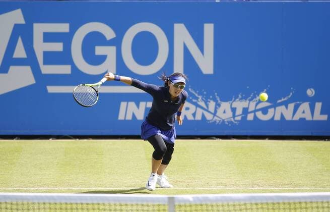 20.06.2016 Eastbourne, England. Aegon WTA Tennis Damen International Eastbourne Tennis Tournament. Action between Andrea Petkovic (GER) and Saisai Zheng (CHN) in their 1st round match at Devonshire Park. xHongboxChenx  ActionPlus11752359