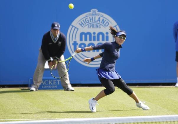 20.06.2016 Eastbourne, England. Aegon WTA Tennis Damen International Eastbourne Tennis Tournament. Action between Andrea Petkovic (GER) and Saisai Zheng (CHN) in their 1st round match at Devonshire Park. xHongboxChenx  ActionPlus11752358