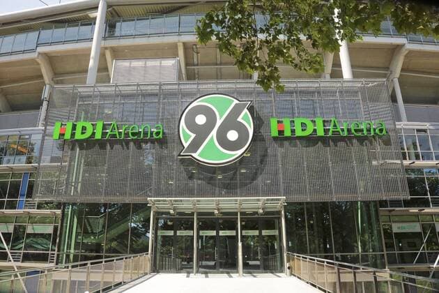 Haupteingang zur HDI Arena (Hannover 96) - gesehen am 20.06.2016