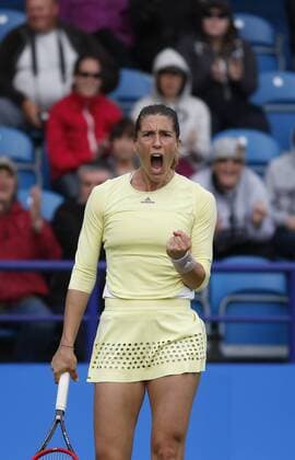 20.06.2016 Eastbourne, England. Aegon WTA Tennis Damen International Eastbourne Tennis Tournament. Andrea Petkovic (GER) defeats Saisai Zheng (CHN) by a score 5-7, 6-2, 6-4 in their 1st round match at Devonshire Park. xHongboxChenx  ActionPlus11752435