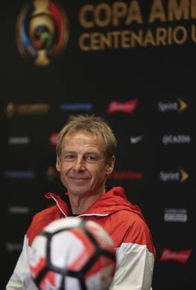 Copa America: USA Pressekonferenz mit Jürgen Klinsmann US German coach Jurgen Klinsmann delivers a presser at the NRG Stadium in Houston, Texas, United States, 20 June 2016. The US will face Argentina on their Copa America Centenario semifinal match tomorrow. EFE David Fernandez US PRESSER !ACHTUNG: NUR REDAKTIONELLE NUTZUNG!  HOU002 20160621-636020671479368535