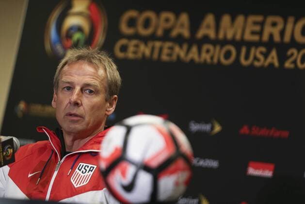 Copa America: USA Pressekonferenz mit Jürgen Klinsmann US German coach Jurgen Klinsmann delivers a presser at the NRG Stadium in Houston, Texas, United States, 20 June 2016. The US will face Argentina on their Copa America Centenario semifinal match tomorrow. EFE David Fernandez US PRESSER !ACHTUNG: NUR REDAKTIONELLE NUTZUNG!  HOU004 20160621-636020671522736535