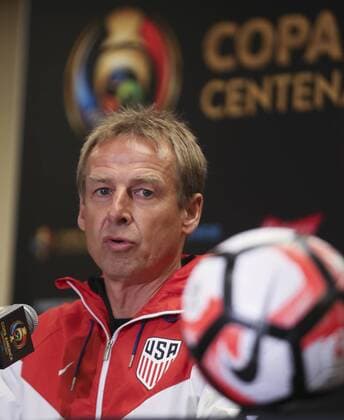 Copa America: USA Pressekonferenz mit Jürgen Klinsmann US German coach Jurgen Klinsmann delivers a presser at the NRG Stadium in Houston, Texas, United States, 20 June 2016. The US will face Argentina on their Copa America Centenario semifinal match tomorrow. EFE David Fernandez US PRESSER !ACHTUNG: NUR REDAKTIONELLE NUTZUNG!  HOU005 20160621-636020672163740535
