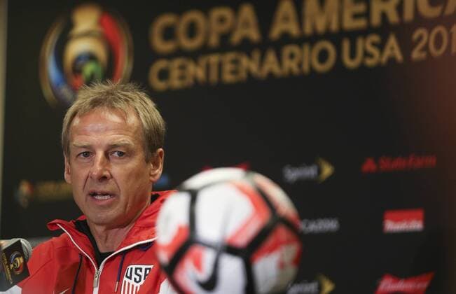 Copa America: USA Pressekonferenz mit Jürgen Klinsmann US German coach Jurgen Klinsmann delivers a presser at the NRG Stadium in Houston, Texas, United States, 20 June 2016. The US will face Argentina on their Copa America Centenario semifinal match tomorrow. EFE David Fernandez US PRESSER !ACHTUNG: NUR REDAKTIONELLE NUTZUNG!  HOU006 20160621-636020672186516535