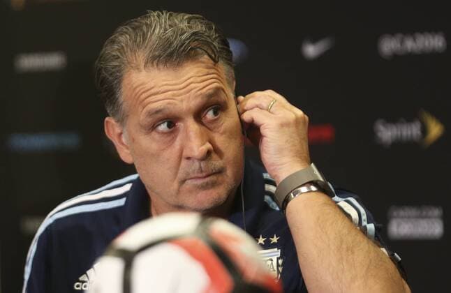Copa America: Argentinien Pressekonferenz mit Gerardo Martino Argentina coach Gerardo Martino delivers a presser at the NRG Stadium in Houston, Texas, United States, 20 June 2016. Argentina will face the US on their Copa America Centenario semifinal match tomorrow. EFE David Fernandez ARGENTINA PRESSER !ACHTUNG: NUR REDAKTIONELLE NUTZUNG!  HOU027 20160621-636020680117653901