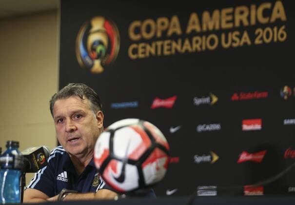 Copa America: Argentinien Pressekonferenz mit Gerardo Martino Argentina coach Gerardo Martino delivers a presser at the NRG Stadium in Houston, Texas, United States, 20 June 2016. Argentina will face the US on their Copa America Centenario semifinal match tomorrow. EFE David Fernandez ARGENTINA PRESSER !ACHTUNG: NUR REDAKTIONELLE NUTZUNG!  HOU030 20160621-636020680765361749
