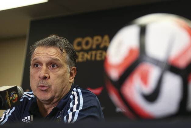Copa America: Argentinien Pressekonferenz mit Gerardo Martino Argentina coach Gerardo Martino delivers a presser at the NRG Stadium in Houston, Texas, United States, 20 June 2016. Argentina will face the US on their Copa America Centenario semifinal match tomorrow. EFE David Fernandez ARGENTINA PRESSER !ACHTUNG: NUR REDAKTIONELLE NUTZUNG!  HOU033 20160621-636020680798901534