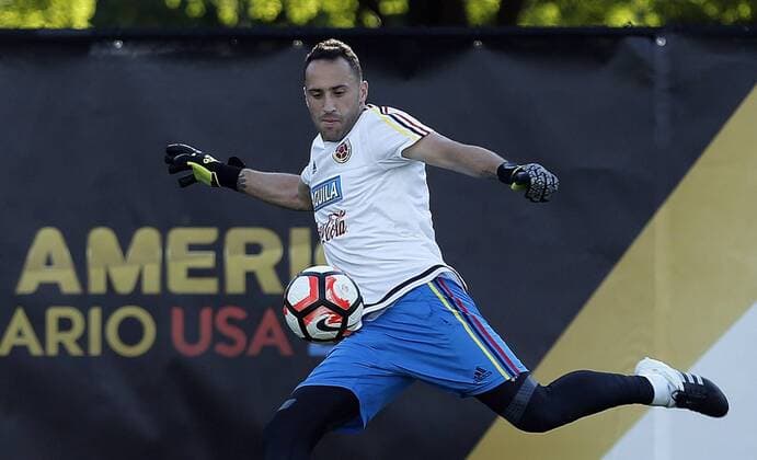 Copa America: Training Nationalteam Kolumbien Colombia goalkeeper David Ospina participates in a training session of the team in Chicago, Illinois, United States, 20 June 2016. Colombia will face Chile during their Copa America Centenario Semifinal match in the city. EFE Mauricio Duenas Castaneda COLOMBIA TRAINING SESSION !ACHTUNG: NUR REDAKTIONELLE NUTZUNG!  CHI013 20160621-636020734401532391