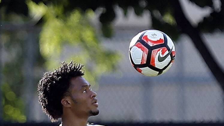 Copa America: Training Nationalteam Kolumbien Colombia player Juan Guillermo Cuadrado participates in a training session of the team in Chicago, Illinois, United States, 20 June 2016. Colombia will face Chile during their Copa America Centenario Semifinal match in the city. EFE Mauricio Duenas Castaneda COLOMBIA TRAINING SESSION !ACHTUNG: NUR REDAKTIONELLE NUTZUNG!  CHI014 20160621-636020734417912391