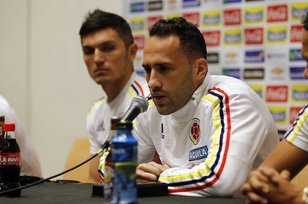 Copa America, Training Nationalteam Kolumbien Colombia goalkeeper David Ospina (C) and player Daniel Torres deliver a presser in Chicago, Illinois, United States, 20 June 2016. Colombia will face Chile during their Copa America Centenario Semifinal match in the city. EFE Mauricio Duenas Castaneda COLOMBIA PRESSER !ACHTUNG: NUR REDAKTIONELLE NUTZUNG!  CHI005 20160621-636020750940024683