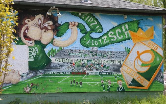 Chemie Leipzig Graffiti Fussball Leipzig, 28.04.2016, Graffiti der Ultras von BSG Chemie Leipzig (Fußballmannschaft in der Sachsenliga - 6.Liga) an einer Hauswand gegenüber dem Chemie Stadion Alfred-Kunze-Sportpark ,