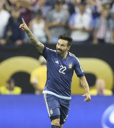 Argentina player Ezequiel Lavezzi celebrates his 0-1 goal before the US during their Copa America 2016 semifinal match at NRG Stadium in Houston, Texas, United States, 21 June 2016. United States vs. Argentina !ACHTUNG: NUR REDAKTIONELLE NUTZUNG!  HOU031 20160622-636021624444472462