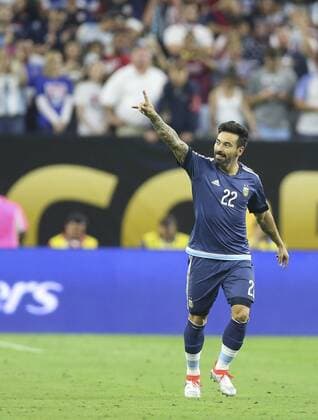 Argentina player Ezequiel Lavezzi celebrates his 0-1 goal before the US during their Copa America 2016 semifinal match at NRG Stadium in Houston, Texas, United States, 21 June 2016. United States vs. Argentina !ACHTUNG: NUR REDAKTIONELLE NUTZUNG!  HOU032 20160622-636021624457420462