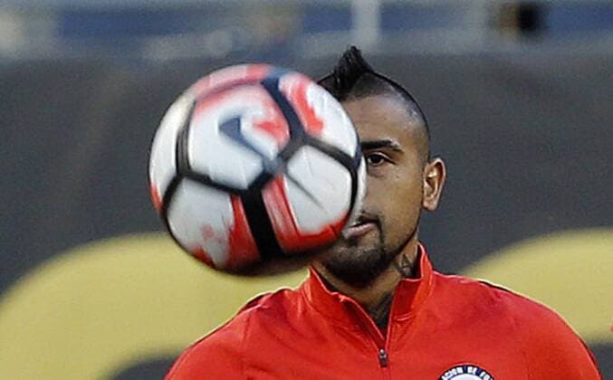Copa America, Training Nationalteam Chile Chile player Arturo Vidal participates in a training session at the Soldier Field Stadium in Chicago, Illinois, United States, 21 June 2016. Chile will face Colombia tomorrow during their Copa America Centenario semifinal match. EFE Mauricio Duenas Castaneda CHILE TRAINING SESSION !ACHTUNG: NUR REDAKTIONELLE NUTZUNG!  ILL003 20160622-636021638395708462