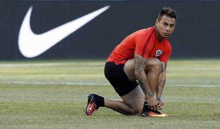 Copa America, Training Nationalteam Chile Chile player Eduardo Vargas (L) participates in a training session at the Soldier Field Stadium in Chicago, Illinois, United States, 21 June 2016. Chile will face Colombia tomorrow during their Copa America Centenario semifinal match. EFE Mauricio Duenas Castaneda CHILE TRAINING SESSION !ACHTUNG: NUR REDAKTIONELLE NUTZUNG!  ILL007 20160622-636021639741676462