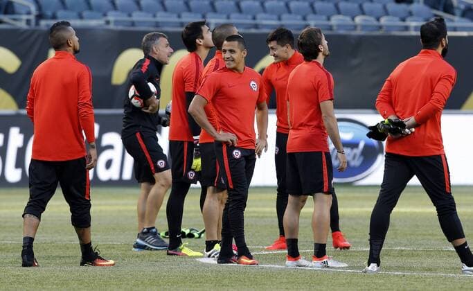 Copa America, Training Nationalteam Chile Chile player Alexis Sanchez participates in a training session at the Soldier Field Stadium in Chicago, Illinois, United States, 21 June 2016. Chile will face Colombia tomorrow during their Copa America Centenario semifinal match. EFE Mauricio Duenas Castaneda CHILE TRAINING SESSION !ACHTUNG: NUR REDAKTIONELLE NUTZUNG!  ILL009 20160622-636021641653768462