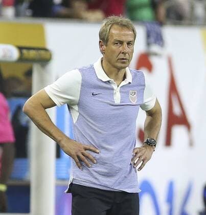 United States head coach Jürgen Klinsmann gives instructions to his players during their Copa America 2016 semifinal match at NRG Stadium in Houston, Texas, United States, 21 June 2016. United States vs. Argentina !ACHTUNG: NUR REDAKTIONELLE NUTZUNG!  HOU072 20160622-636021666581128152